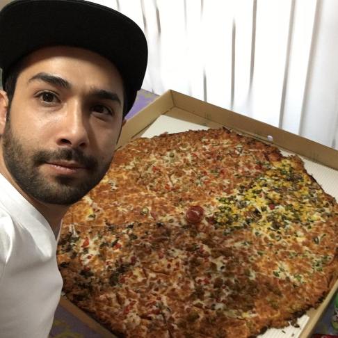 علاقه حسین مهری به پیتزا