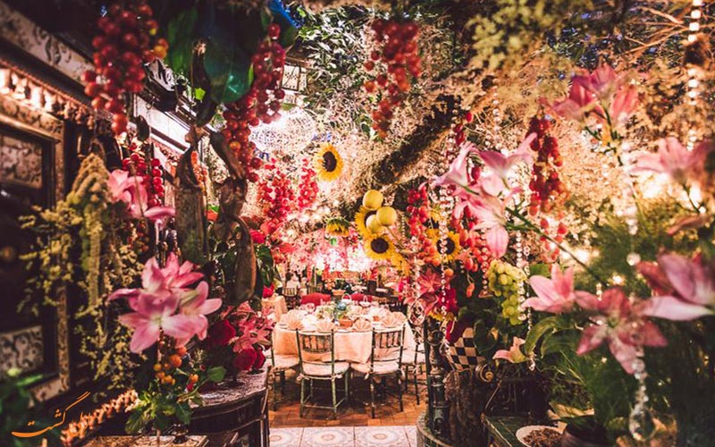 رستورانی مملو از گل های زیبا