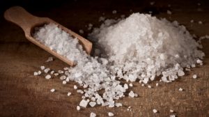 در کارهای منزل نمک چه کاربردهایی دارد؟