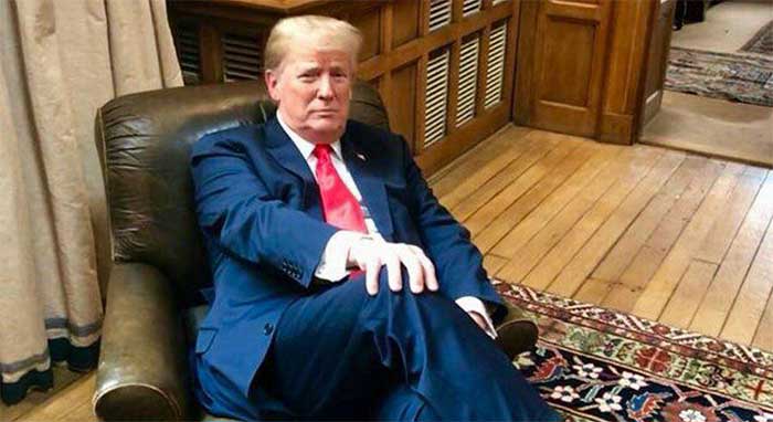 ترامپ روی صندلی چرچیل نشست,نشستن ترامپ روی صندلی چرچیل,ماجرای نشستن ترامپ روی صندلی چرچیل