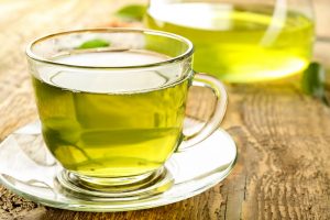 چای سبز به دلیل داشتن مواد مغذی فراوان، باعث تقویت رشد موها می‌شود و...