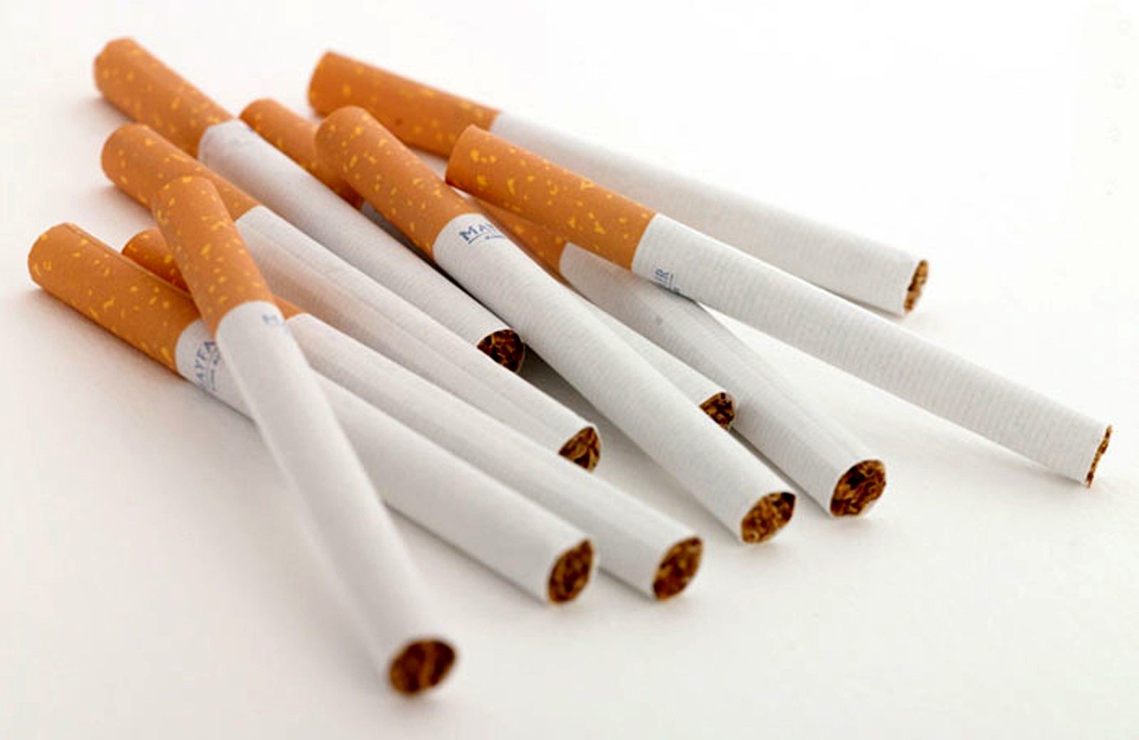 مصرف دخانیات در سال جان چند نفر را می گیرد؟